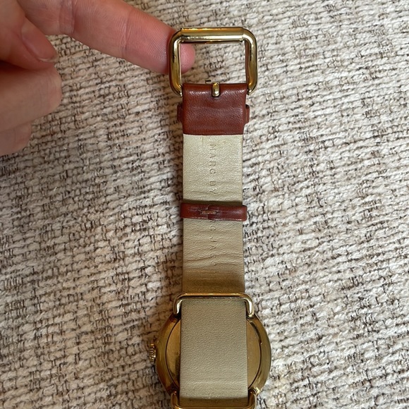 Marc Jacobs gold & leather watch - Picture 6 of 8